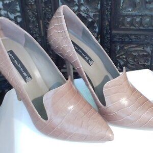 Womens Tan Pumps, size 10